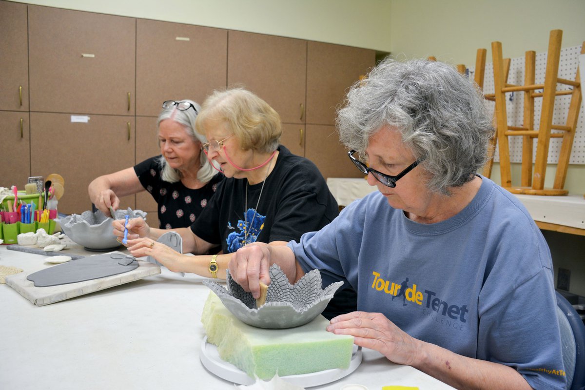 seniors-express-creative-side-with-art-classes-thehomewoodstar