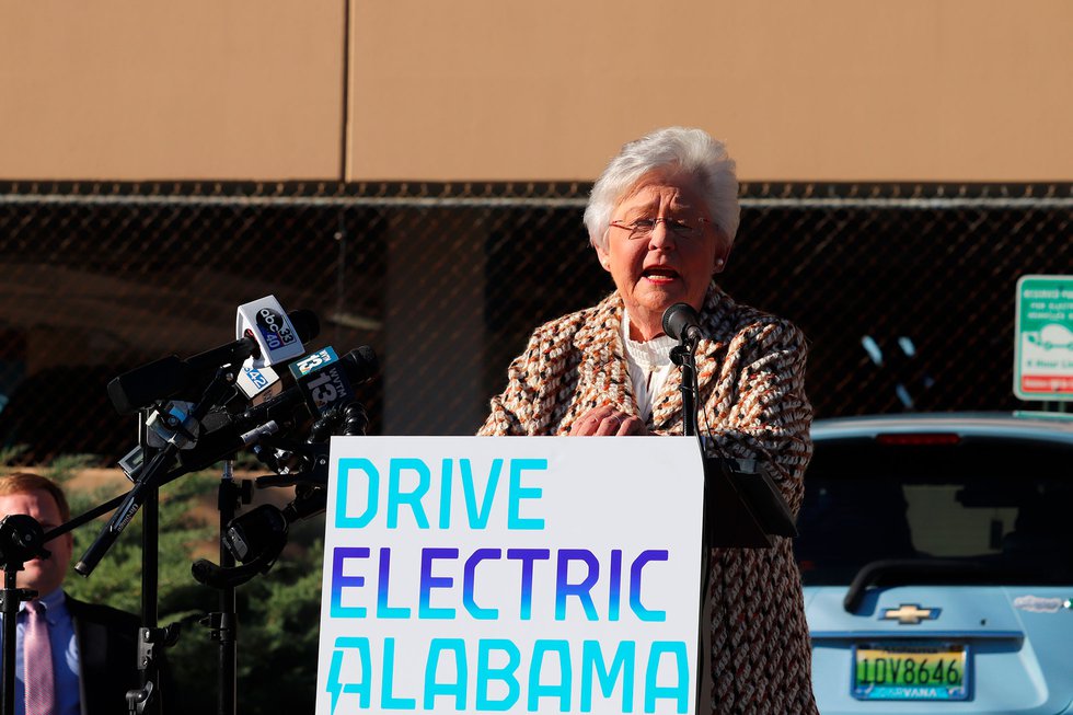 INK-NOTW-Kay-Ivey_UAB-presser-11-29-21.jpg