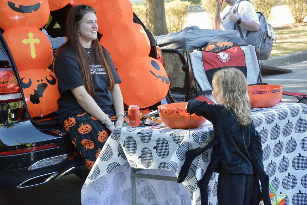 241020_HomewoodLibraryTrunkorTreat-25.jpeg