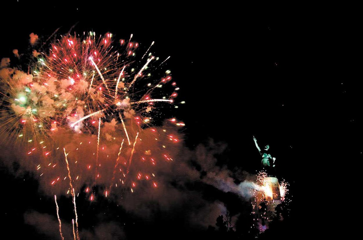 Vulcan fireworks return to the mountain