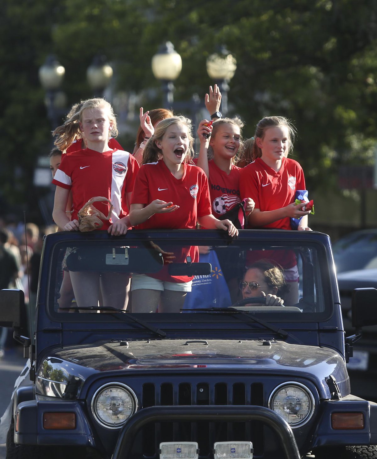 Students bring spirit to Homewood High School for week