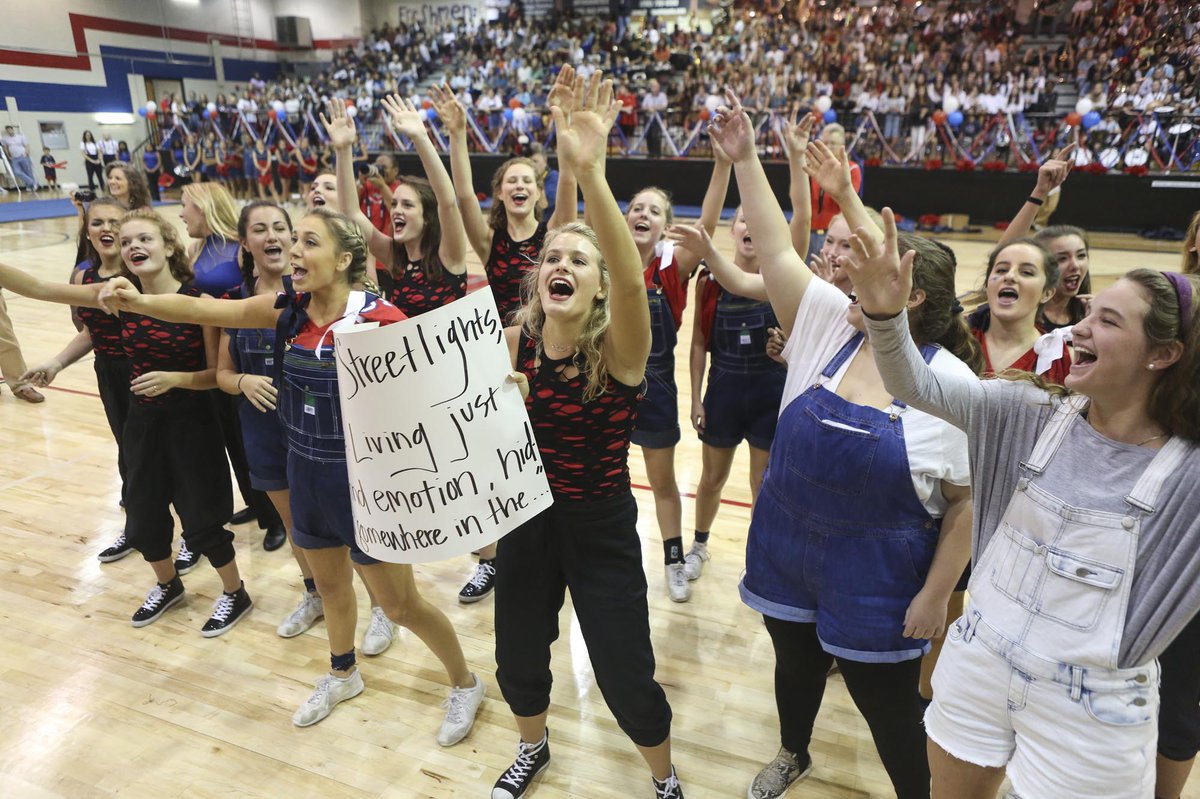 Students bring spirit to Homewood High School for week