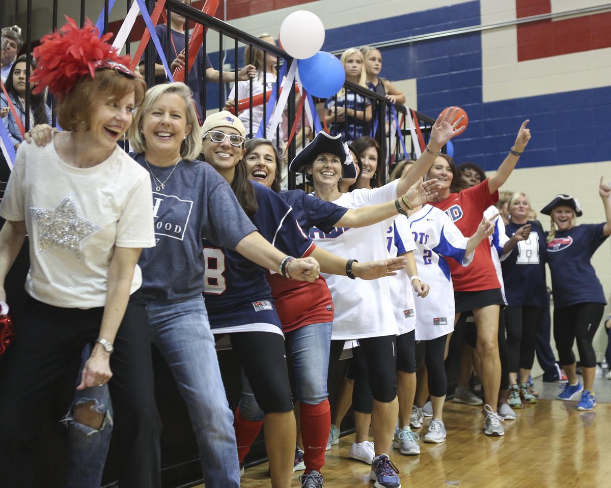 Students bring spirit to Homewood High School for week